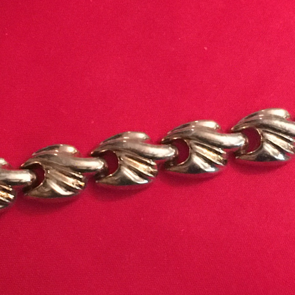 Sterling Silver Shell Design Bracelet - Picture 2 of 4